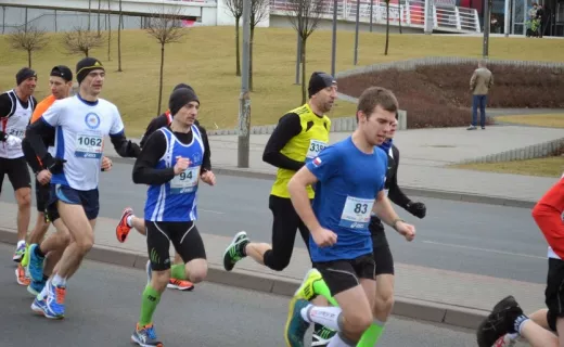 Maniacka Dziesiątka: Chłód i deszcz biegaczom niestraszny. Ponarzekali za to kierowcy [WIDEO] - 34